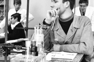 Chemiestunde 1968 - Foto: Manfred Rakoschek